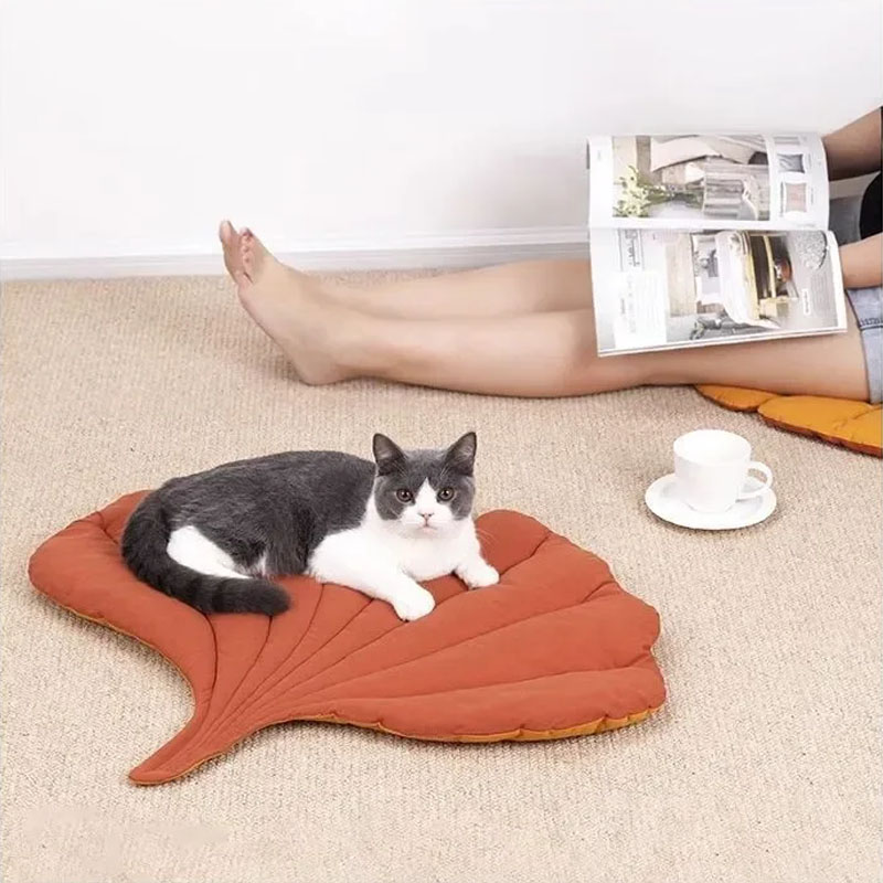Reversible Soft Leaf Pet Cushi - огляд і ціна Outdoor Camping Dog Bed
